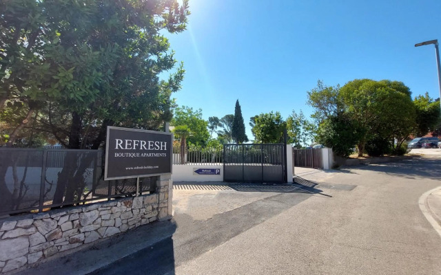 Refresh Boutique Apartments