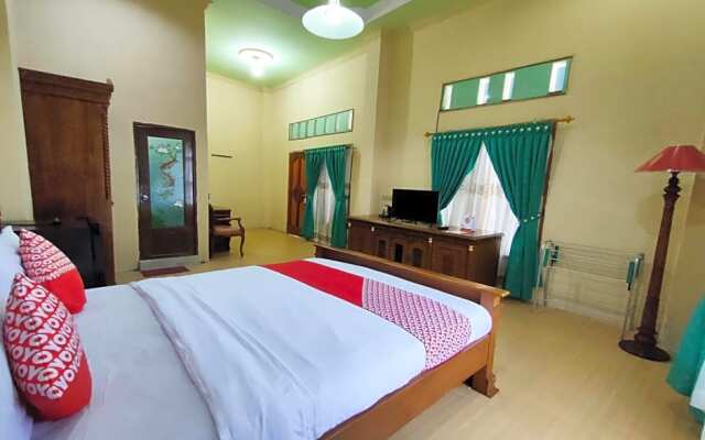OYO 2994 Hotel Wedika