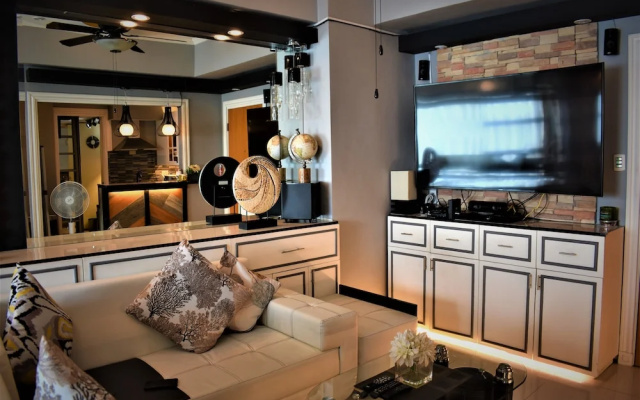 Stunning Eastwood Condo Suite