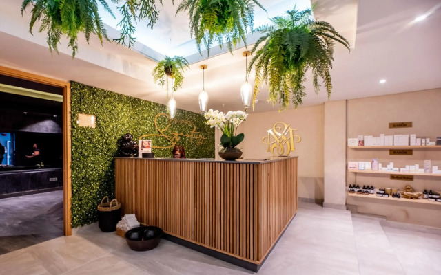 The Capital 15 on Orange Hotel & Spa