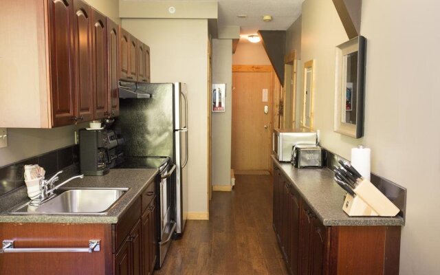 Pinnacles Suite Hotel