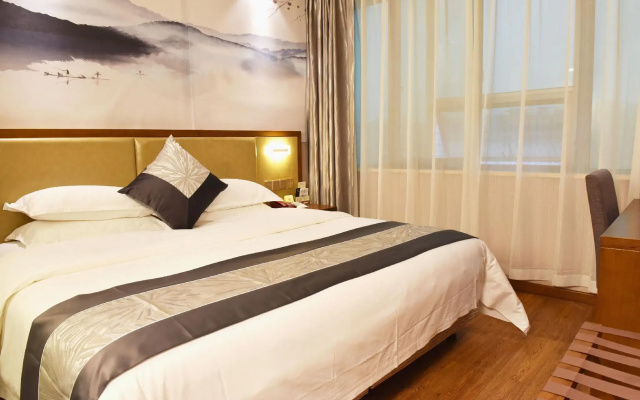 Dolton Lushan Hotel