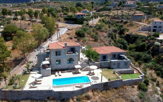 Irini Villa by Elrin Villas Mani