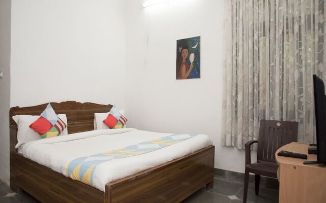 OYO 16825 Home Cozy Green View Stay Goverdhan Villas