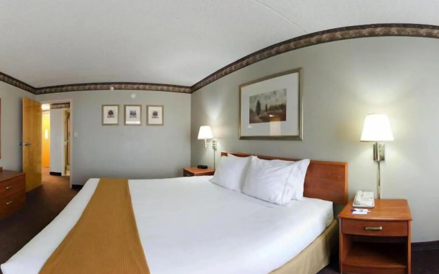 Holiday Inn Express Hotel & Suites Colby