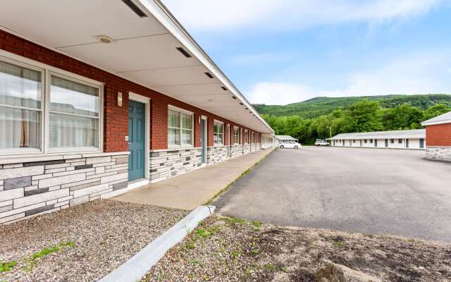 Rodeway Inn Gorham Riverside