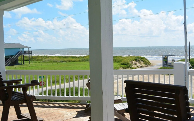 Parrot Head 3 Bedroom Home by RedAwning