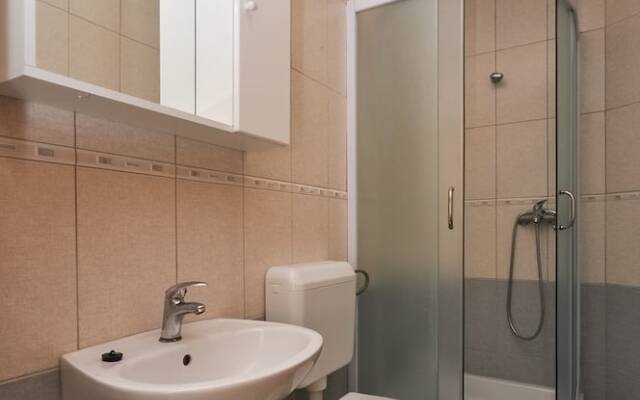 Apartments and Rooms Nikola