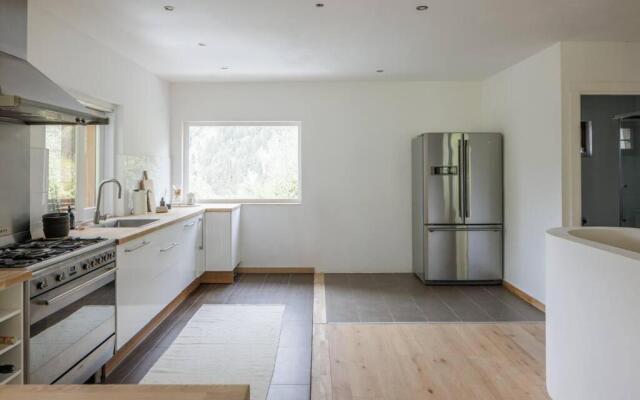 Spacious, contemporary 5Br Chalet with glacial views