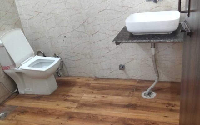 Roomshala 125 Hotel Maharaja