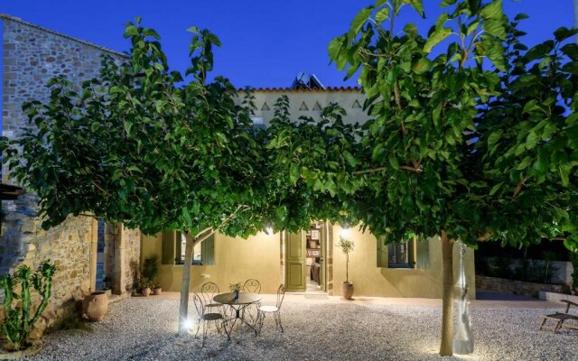 Casa Olea - A Venetian era Home with Courtyard