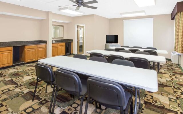 Baymont Inn & Suites Janesville