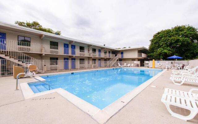 Motel 6 Norfolk, VA