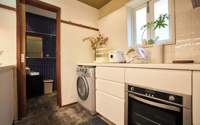 Book and Bed-Jingan Temple