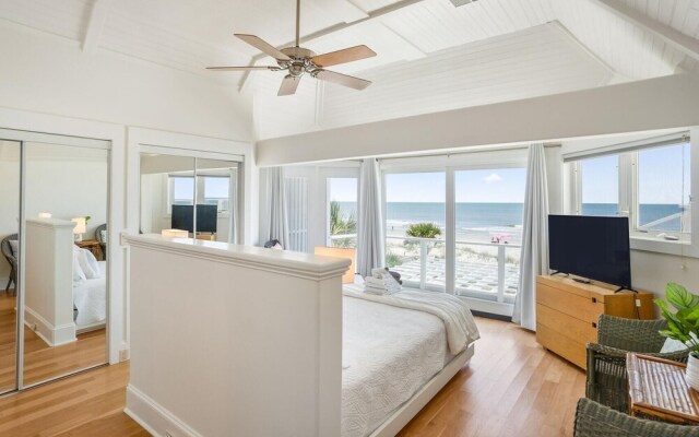 Lavish Two-story Oceanfront Home w/ Huge Deck, Wifi, & Incredible Views