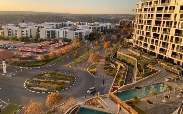 5 Star Elegant Apartments, Ellipse Waterfall City, Johannesburg