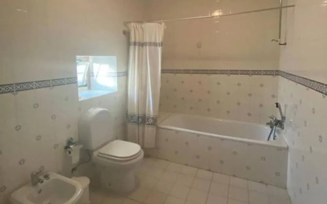 2Br Serra da Estrela Escape-cheese & Wine, Parking