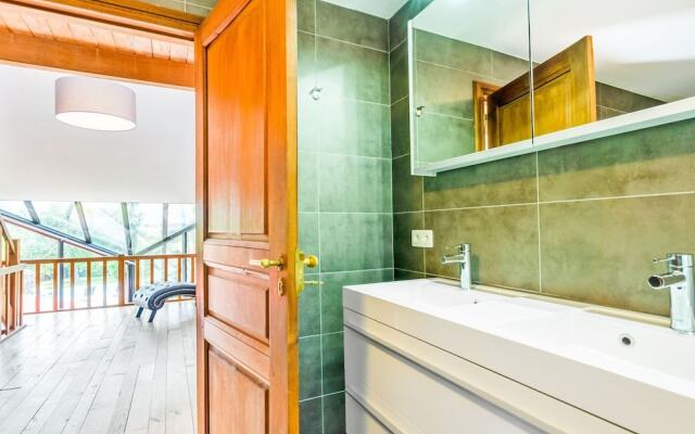 Plush Villa in La Roche-en-ardenne With Swimming Pool