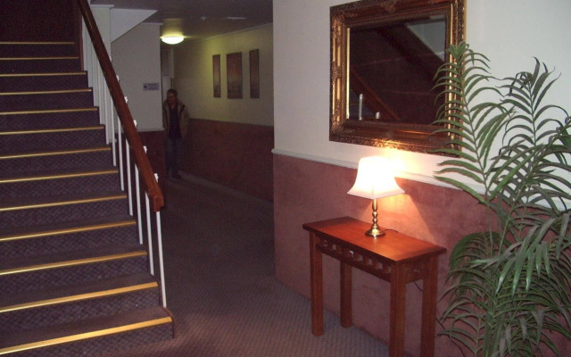 Lindy Lodge Motel