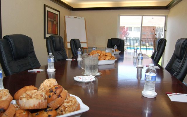 Rodeway Inn & Suites