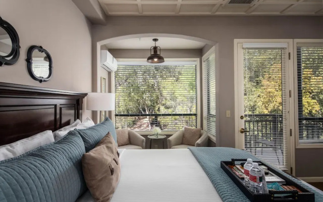 The Inn Above Oak Creek