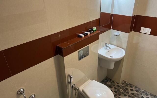 Airport Avenue Plaza