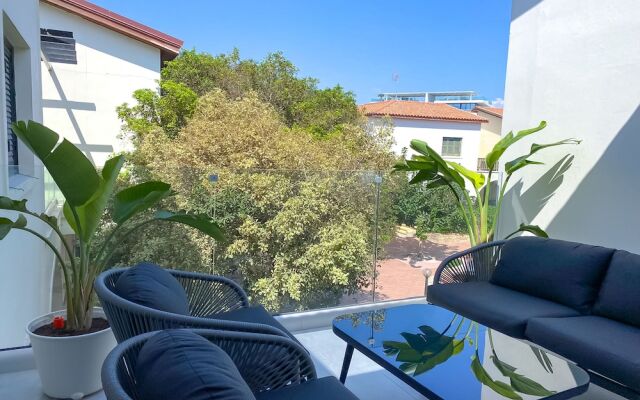 Phaedrus Living: Limnaria Luxury Flat Vine 121