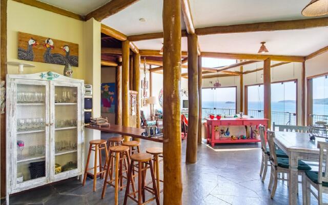 Pineapples Ubatuba | Mansion overlooking the sea