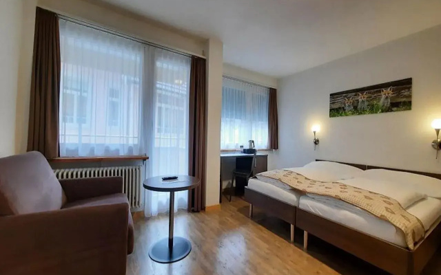 Hotel Crystal