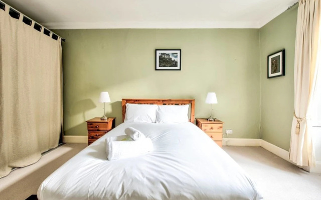 Perfect Location! - Charming Rose St Apart for 4