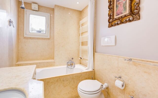 Colosseum Terrace Apartment