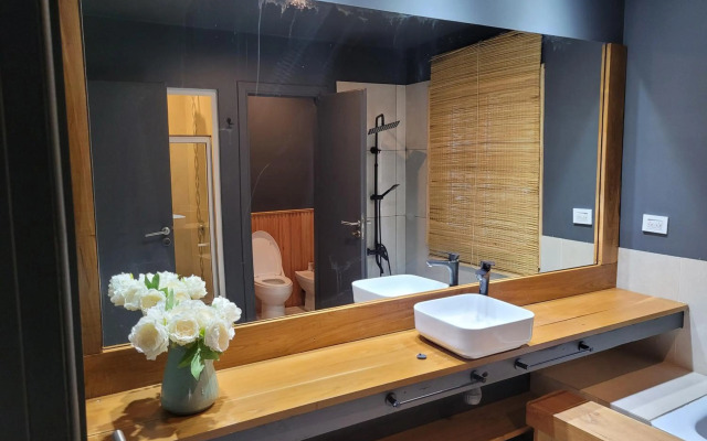 al pie de las sierras en villa del lago