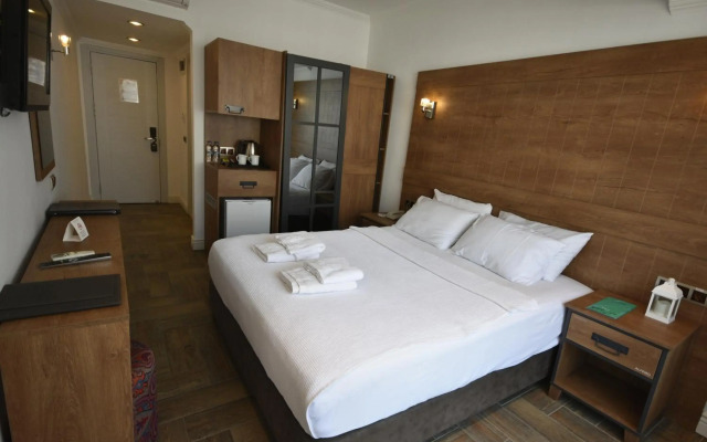 Aurasia Beach Hotel