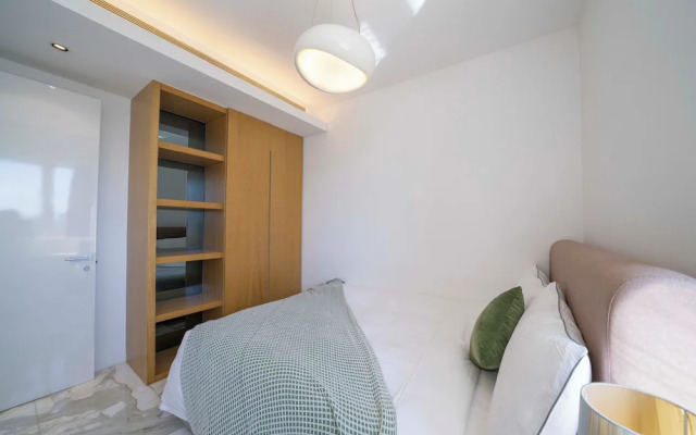 Tyms 2BR 1BA Apt Xujiahui Metro