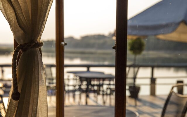 Hakusembe River Lodge