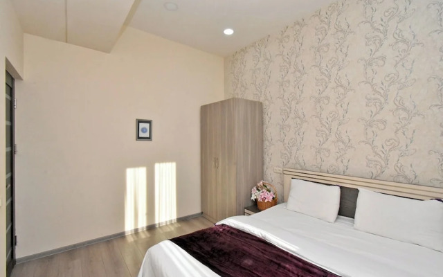 2 bedroom apartment on Teryan street