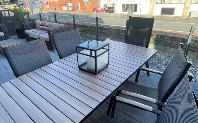 Harbourside Hideaway - Superb Flat With Terrace