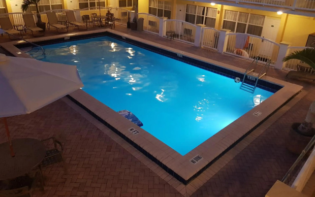 Beach Place Hotel