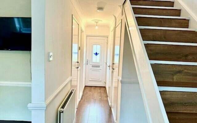 Entire 3 Bed Home in Basildon Sleeps up to 6