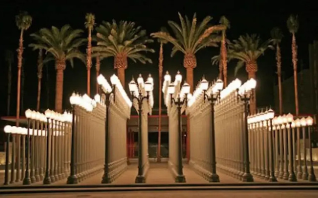Stylish Getaway W Pool GYM Parking 10 Min to Cedar