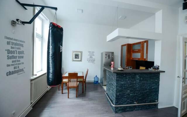 Hostel East-West