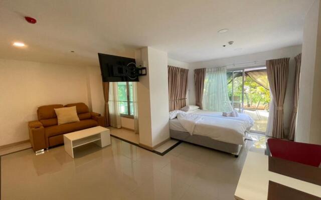 The Lux Ladprao 10