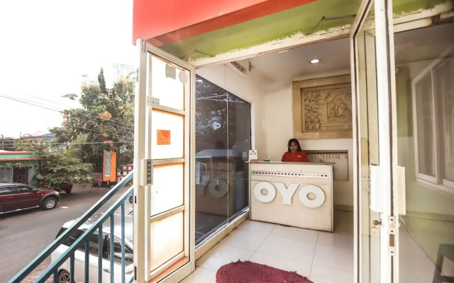 OYO 188 Nely Murni Residence