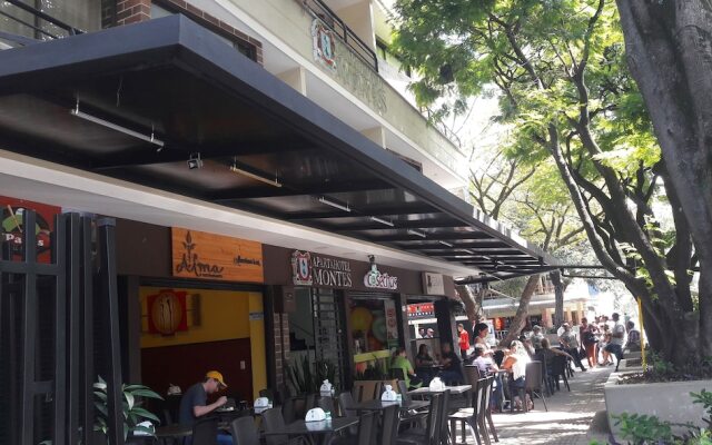 Apartahotel Montes la 70