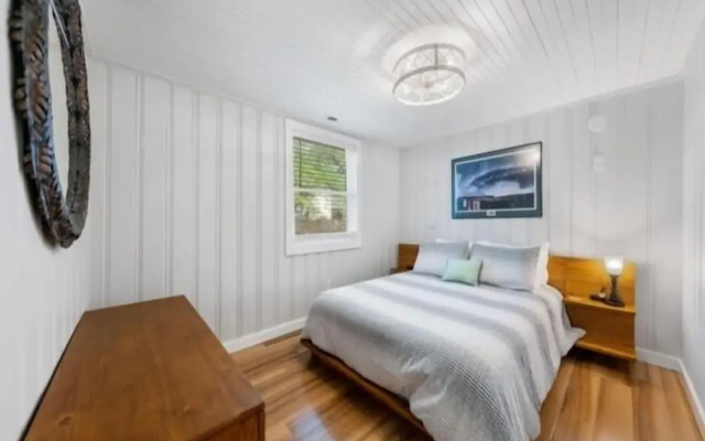 Lil Pearl 2 Bedroom Bungalow by RedAwning