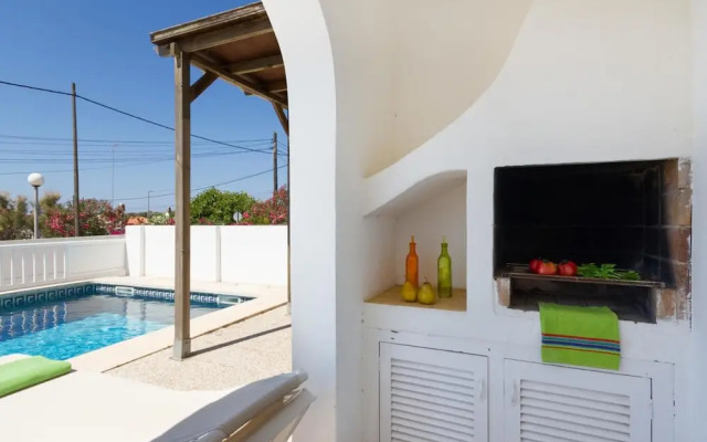 Cala'n Porter Playa Apartments