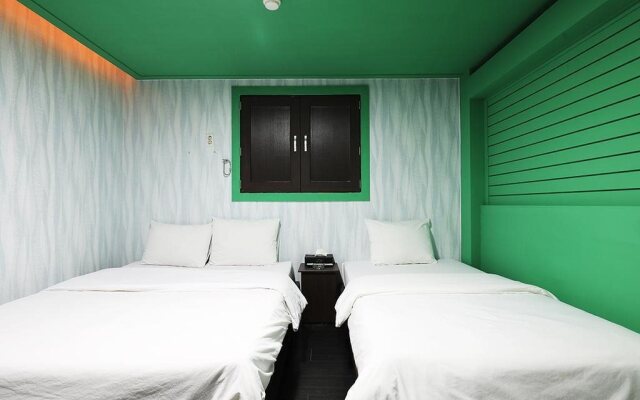 Hotel H.E