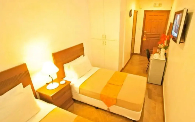 Townhouse OAK Avitel Hotel