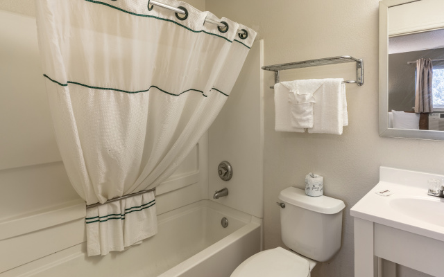HomeTowne Studios by Red Roof Orlando - Casselberry