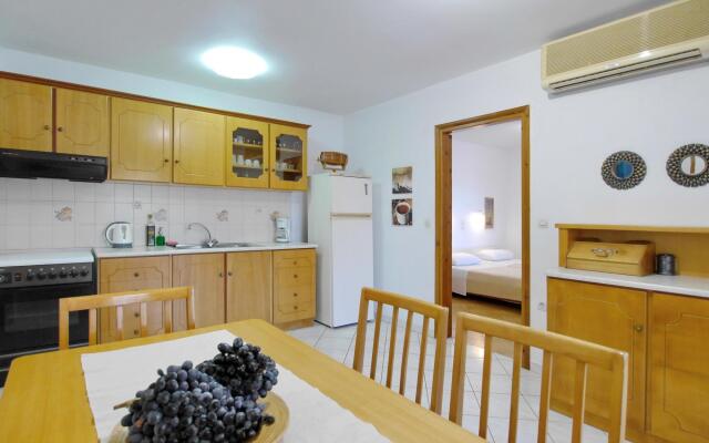Rouladina Apt 4 in Stalos